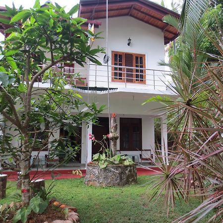Jungle Holiday Home Hikkaduwa Bagian luar foto