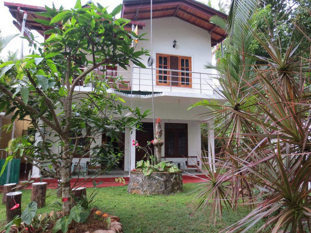 Jungle Holiday Home Hikkaduwa Bagian luar foto