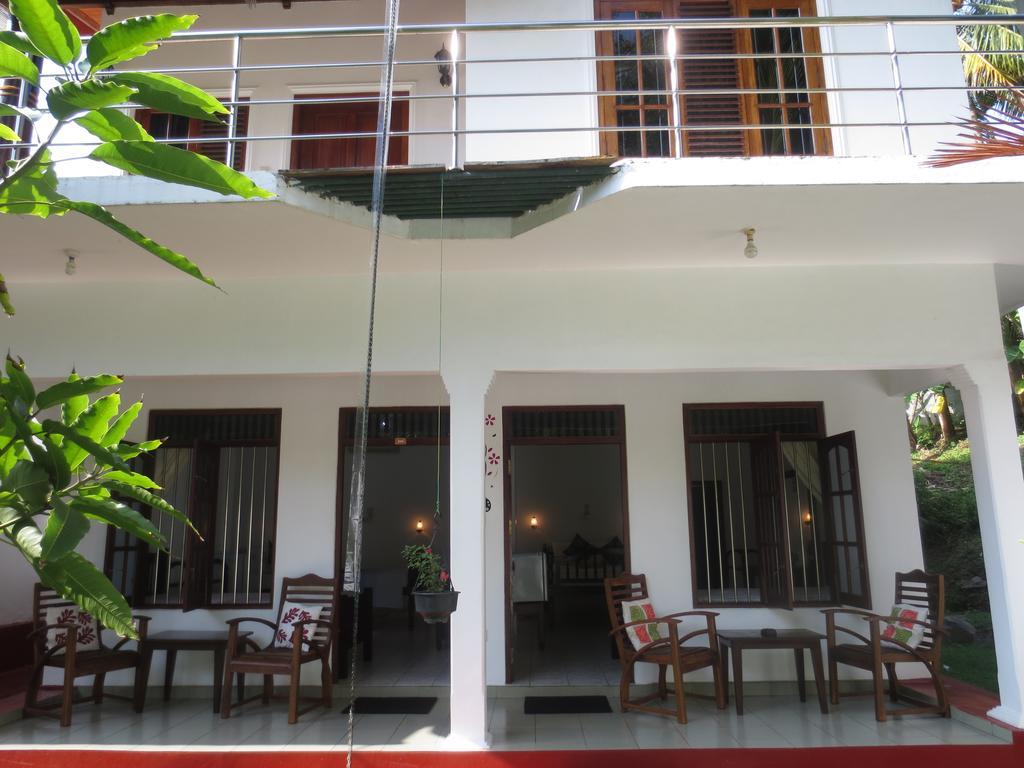 Jungle Holiday Home Hikkaduwa Bagian luar foto