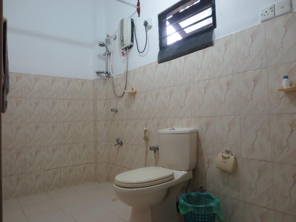 Jungle Holiday Home Hikkaduwa Bagian luar foto