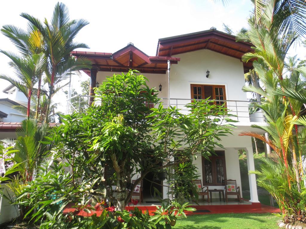 Jungle Holiday Home Hikkaduwa Bagian luar foto