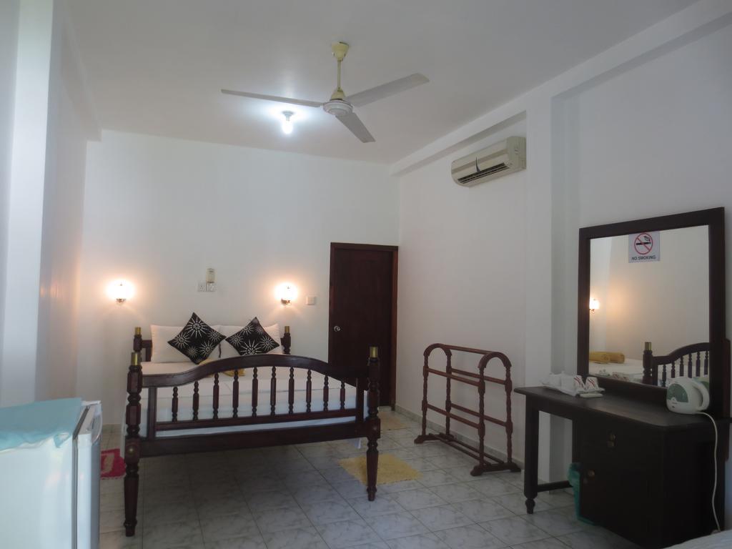 Jungle Holiday Home Hikkaduwa Bagian luar foto