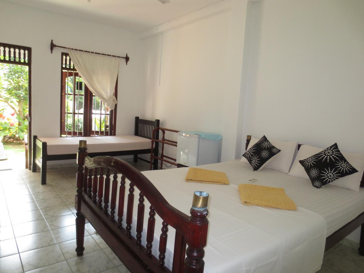 Jungle Holiday Home Hikkaduwa Bagian luar foto