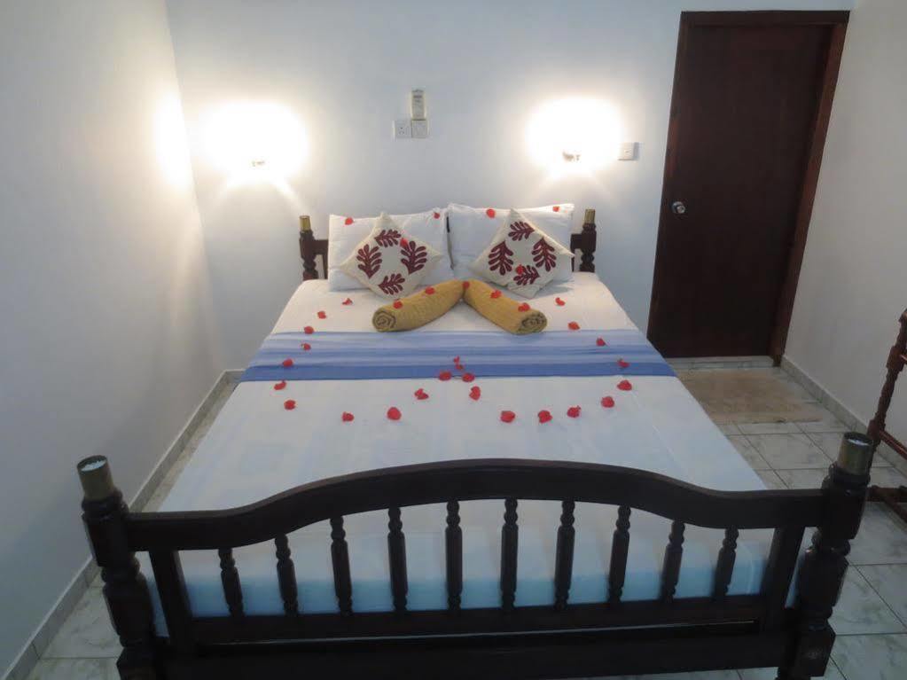 Jungle Holiday Home Hikkaduwa Bagian luar foto