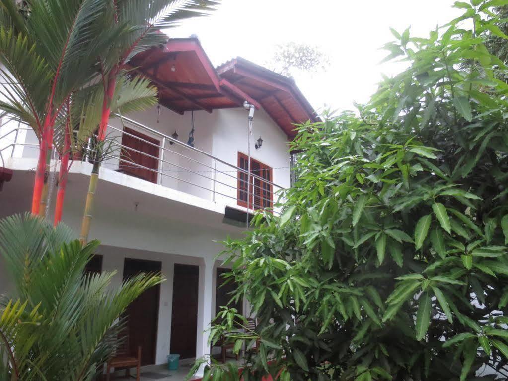 Jungle Holiday Home Hikkaduwa Bagian luar foto