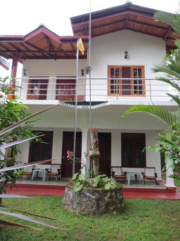 Jungle Holiday Home Hikkaduwa Bagian luar foto