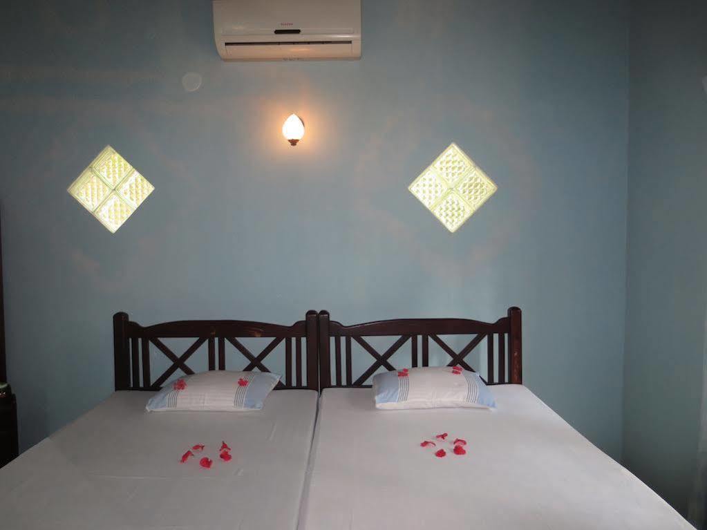 Jungle Holiday Home Hikkaduwa Bagian luar foto