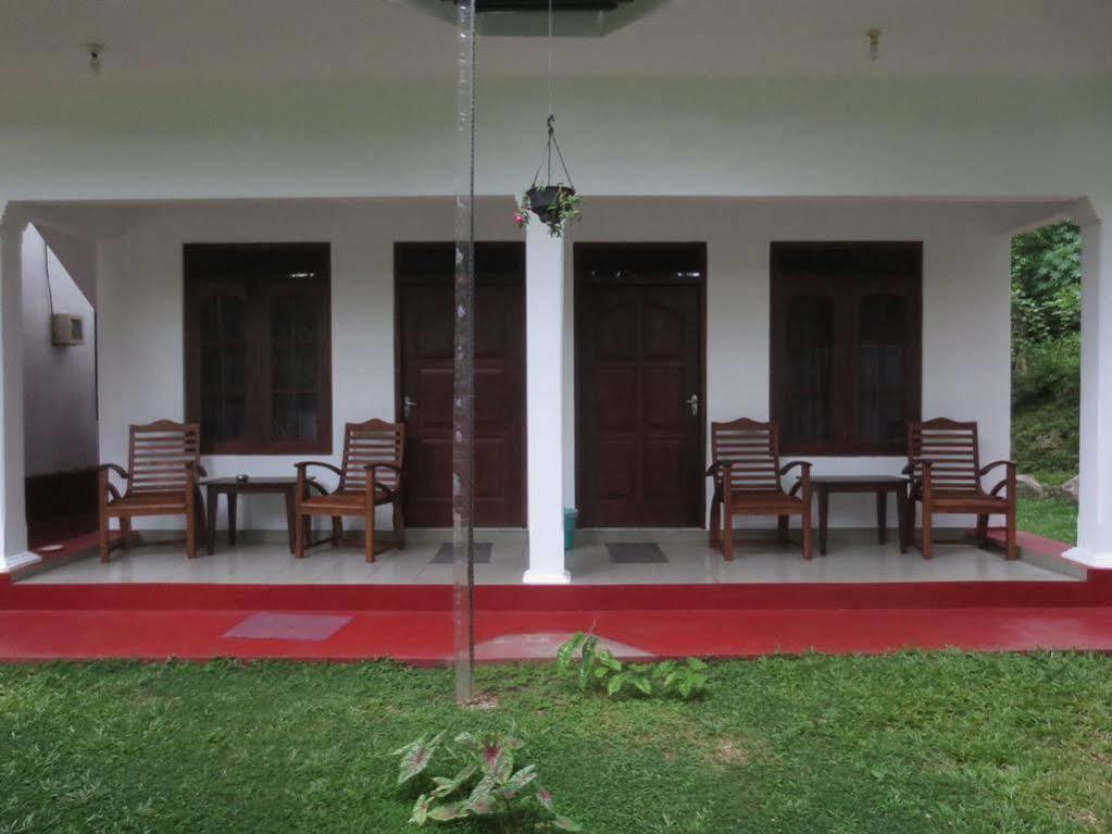 Jungle Holiday Home Hikkaduwa Bagian luar foto