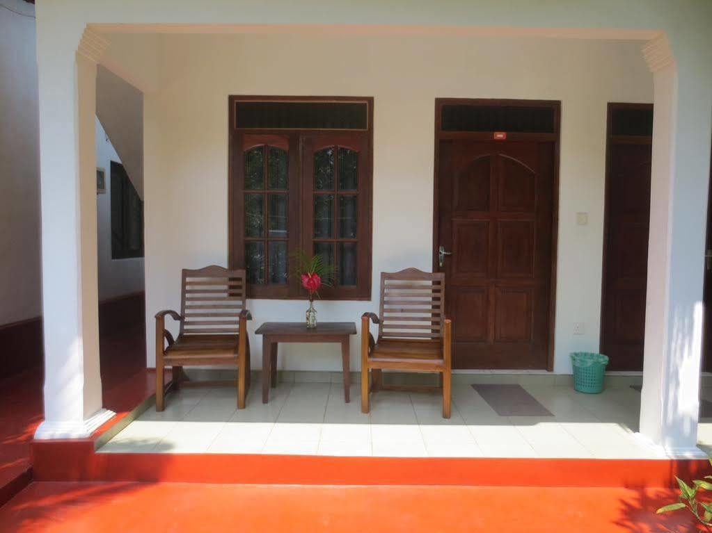 Jungle Holiday Home Hikkaduwa Bagian luar foto