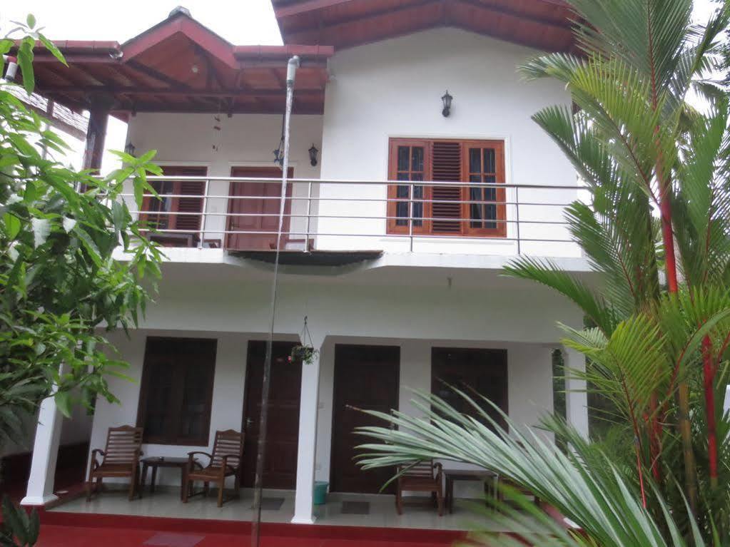 Jungle Holiday Home Hikkaduwa Bagian luar foto