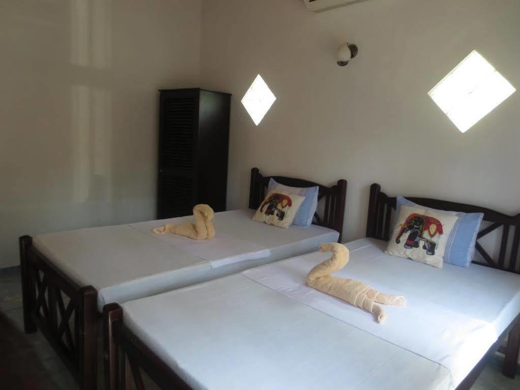 Jungle Holiday Home Hikkaduwa Bagian luar foto