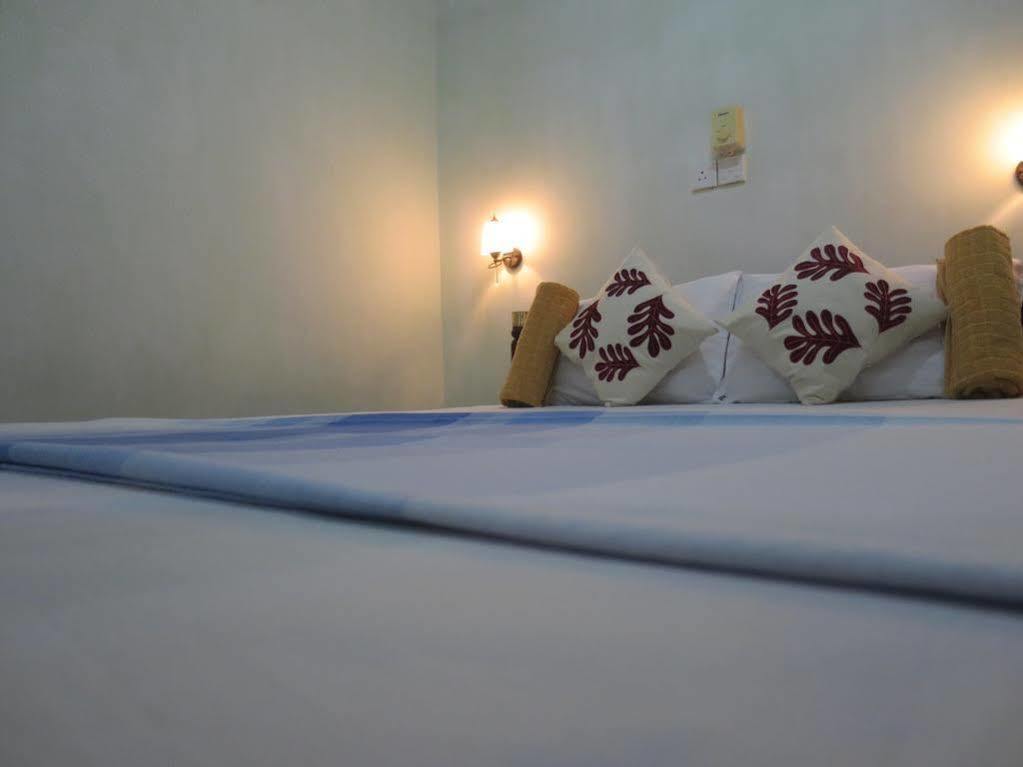 Jungle Holiday Home Hikkaduwa Bagian luar foto