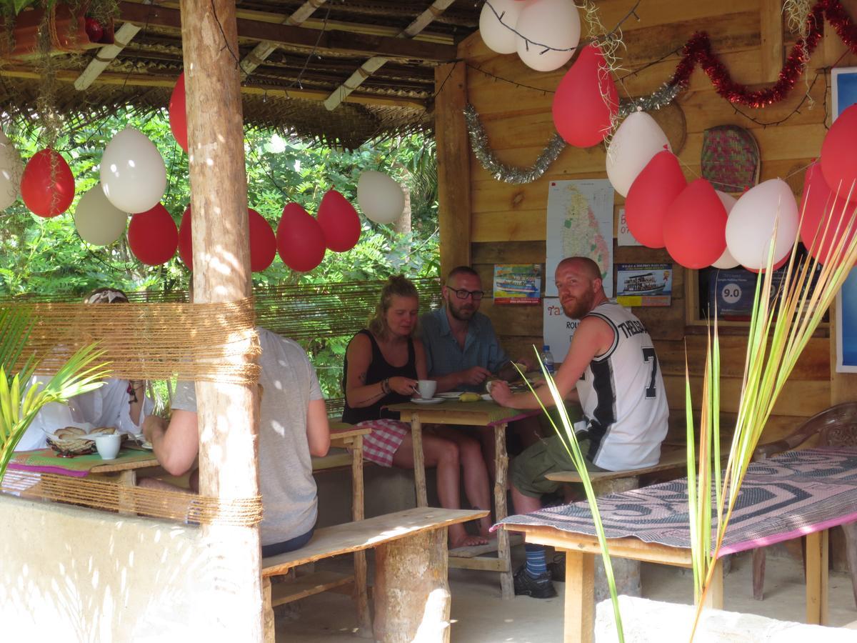 Jungle Holiday Home Hikkaduwa Bagian luar foto